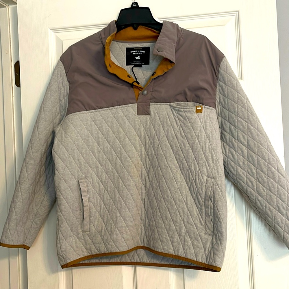 Never worn Bighorn Quilted Pullover Size XL q